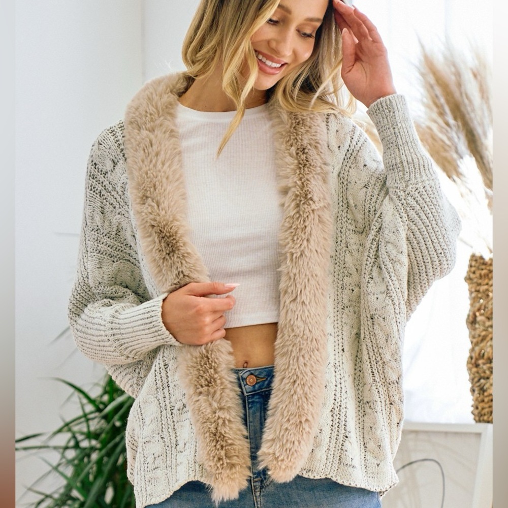 # 54 Gorgeous Sweater Cardigan Vegan Fur Neck with back details
